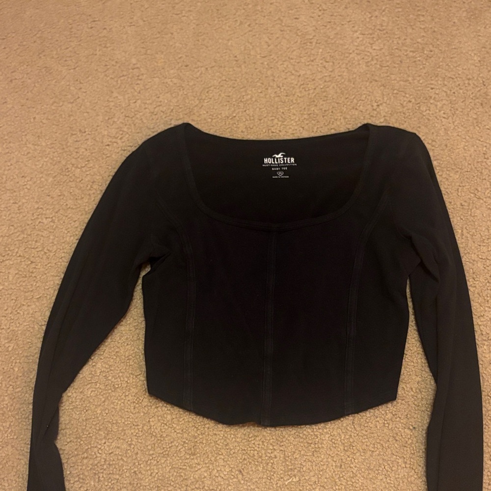 Hollister Women's Black Long Sleeve Tee